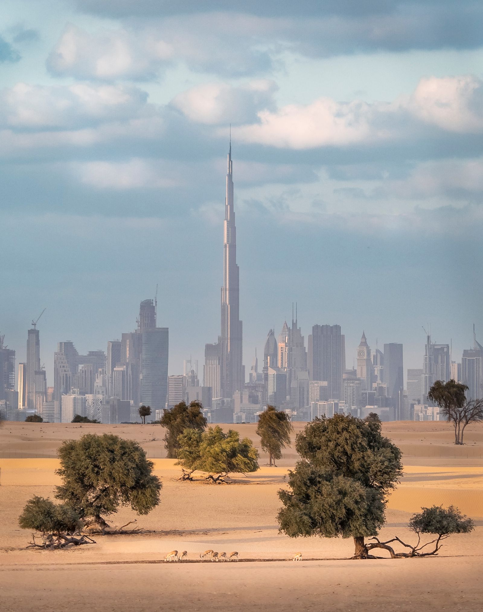 Burj Khalifa y el desierto de Dubai