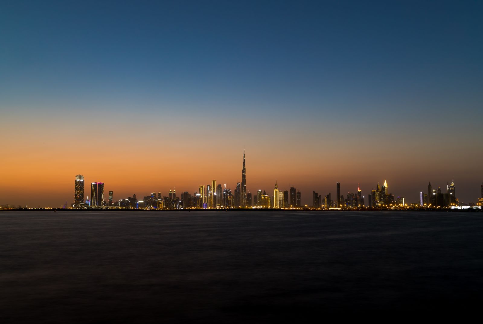 Skyline de Dubai al atardecer